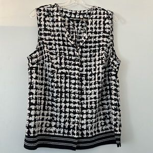 KARL LAGERFELD Sleeveless, black-and-white, button-down blouse. Size large.